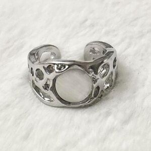 5/$15 🩷 MUST BUNDLE Silver Open Band Ring with Clear Center